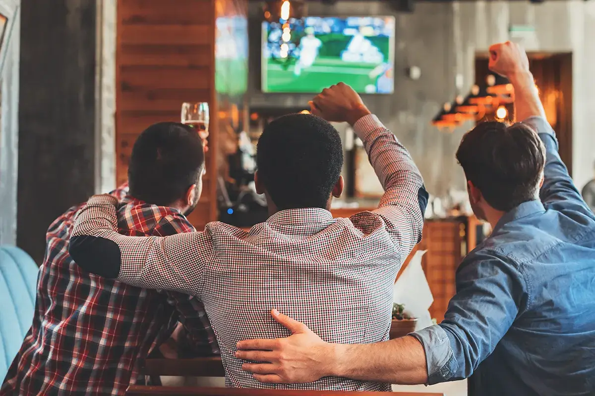 Gli Europei aiutano i bar, ma non abbastanza La Nazionale nei bar per gli Europei Tutto pieno, ma mancano i turisti